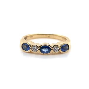 18ct Yellow Gold Sapphire and Diamond rub over ring